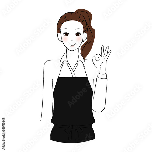 指で丸をつくる女性店員