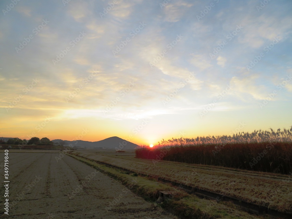 日本の田舎の風景　11月　田舎の日没　夕焼