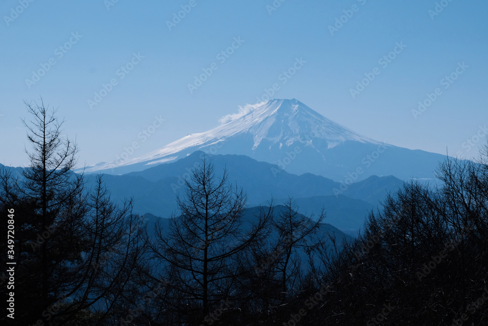 富士山。日本の冬の里山歩き、山梨県扇山。View of Mt.Fuji with snow. Trekking at mountain area, Yamanashi Japan. 富士山。日本の冬の里山歩き、山梨県扇山。View of Mt.Fuji with snow. Trekking at mountain area, Yamanashi Japan.