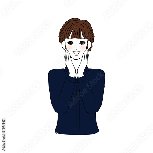 頬に両手を添えるシャツを着た女性