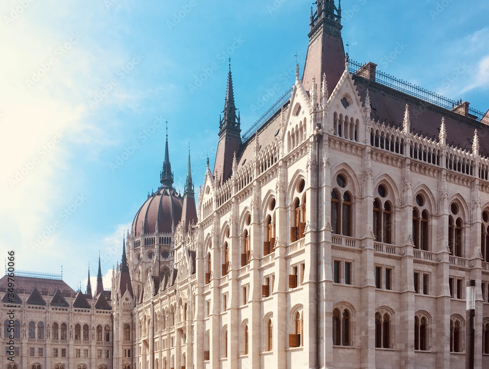 Obraz premium parliament building in budapest hungary