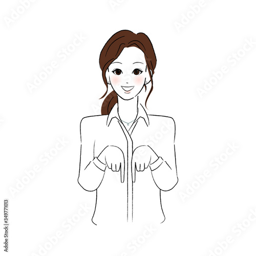 笑顔で指をさすシャツを着た女性