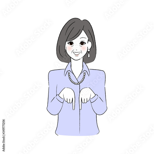 笑顔で指をさすシニア女性