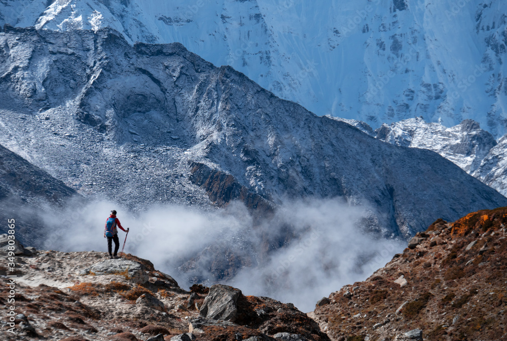 Fototapeta Active hiker in travel to Everest enjoying the valley view in Himalaya mountains landscape