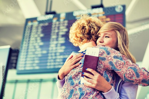 Fotografía Young teenage girl reuniting with her mother in airport