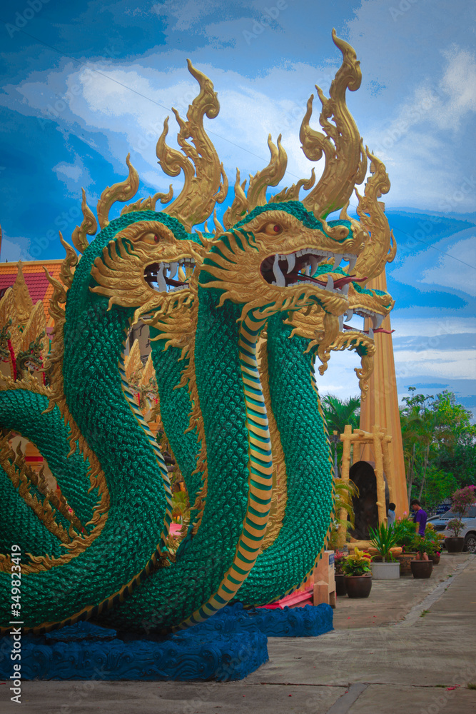 Fototapeta premium thai dragon statue