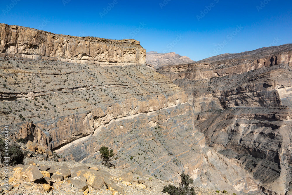 Fototapeta premium View at mountain flank at Balcony Walk W6 above Wadi Nakhar, Jebel Shams, Oman