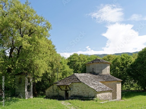 Griechenland - Zagori - Kato Pedina - historische Kirche photo