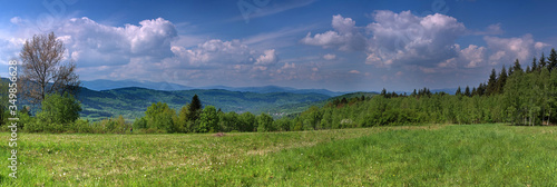 Panorama ze szlaku na Babicę widok na Babią Górę