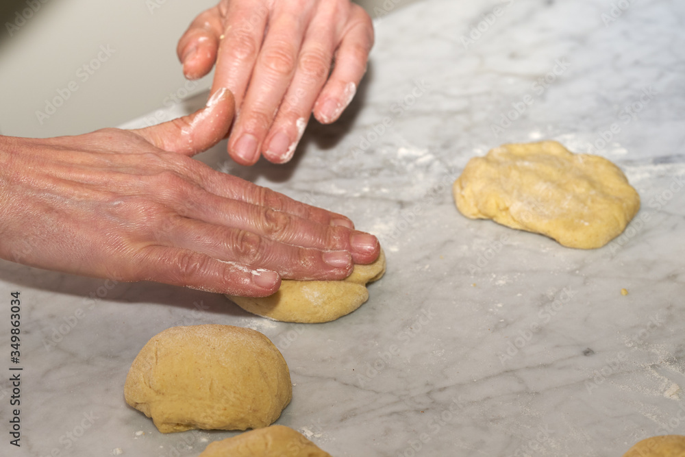 Preparare l’impatto per la pizza. Preparare l’impatto per la pizza.