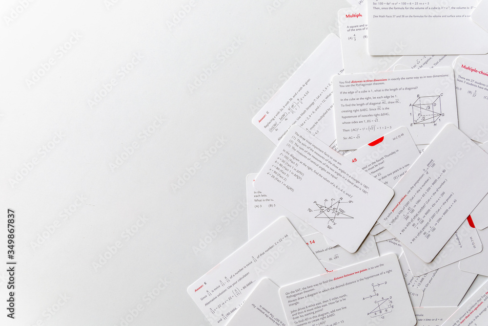 Obraz premium cards,teaching,learning,mathematics,top view, black, white, background, copy space, game, math, strategy, multiple-choice, question, since, calculate, physics, chemistry, biology, formula, code, topi