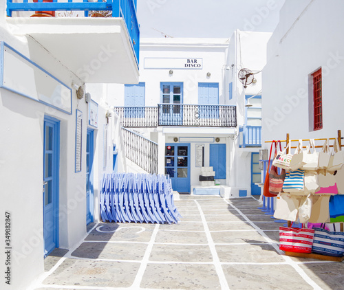 Quadro em tela Picturesque scenic narrow streets with traditional whitewashed houses with blue