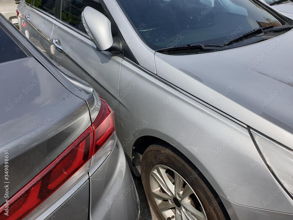 Fototapeta premium An accident occurred when two cars passed by.