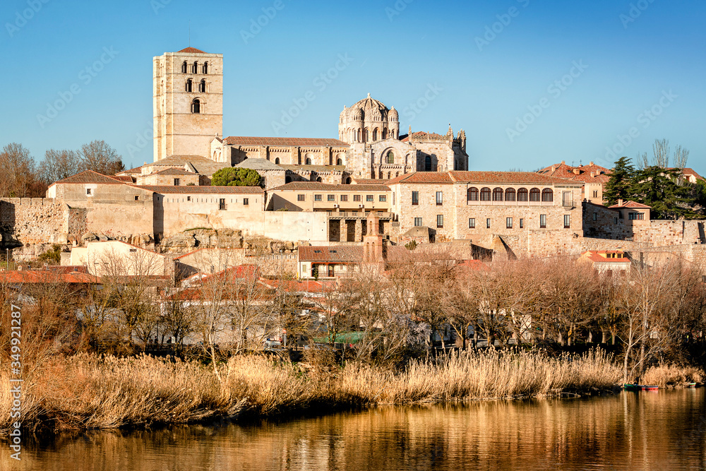Overview of the Castle and Cathedral of Zamora, from the Duero River.