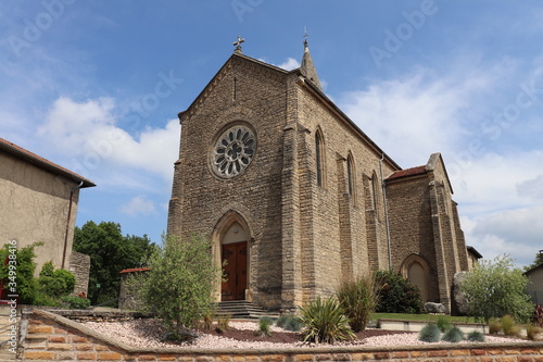 Eglise catholique Saint Louis vue de l'extérieur - Village de Grenay - Département Isère - France © ERIC