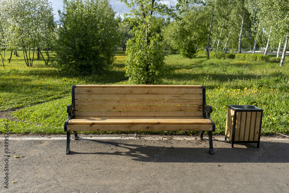 Beautiful wooden bench and urn in the Park