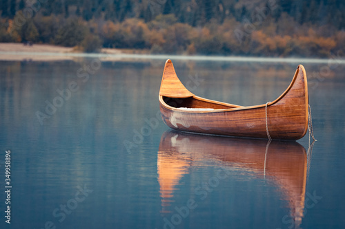 Holzkanu in Canada an einem einsamen See