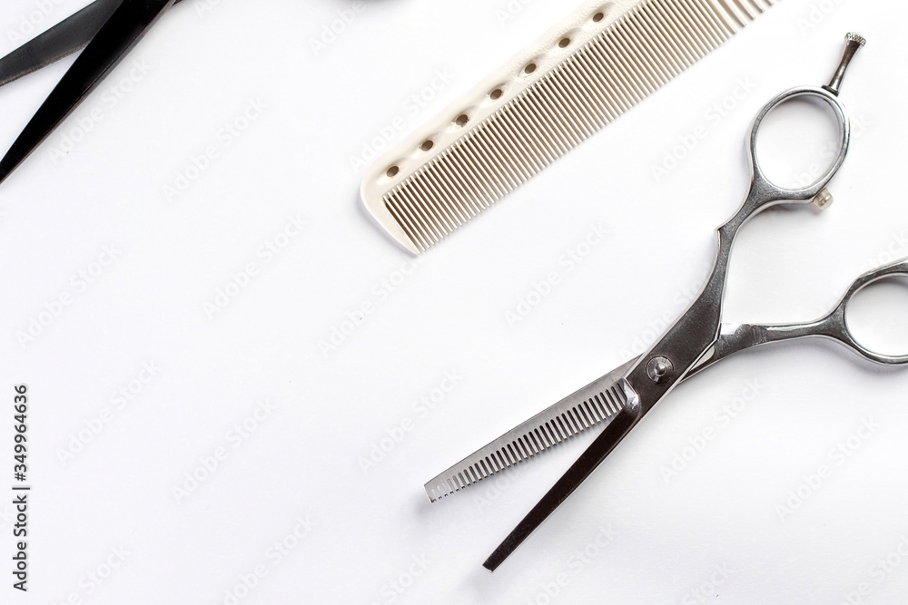 Obraz premium scissors and comb on a white background