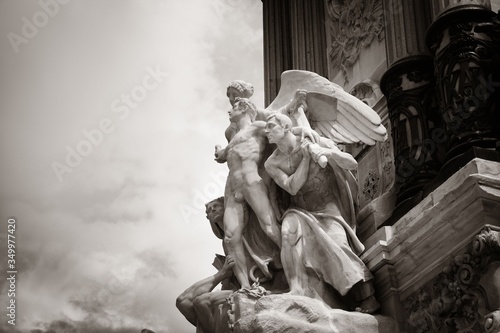 Madrid El Retiro Park monument photo