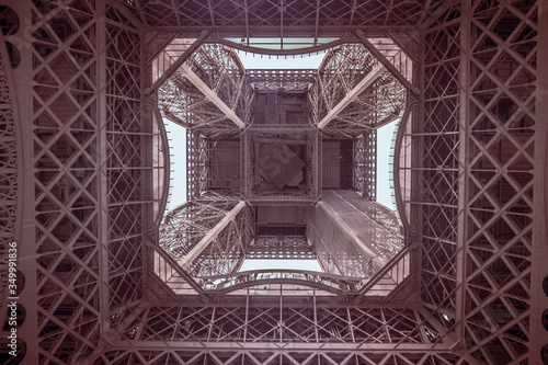 Valokuva eiffel tower underside