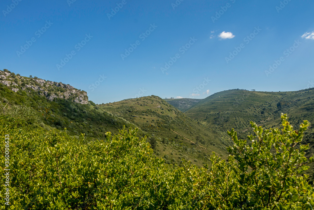Scenic view of the mountain range of Aire and Candeeiros. Fórnea and Alvados area. Portugal