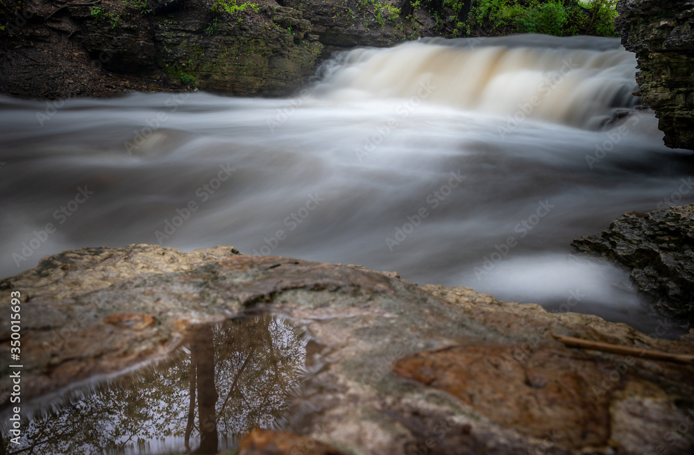 Fototapeta premium Waterfall with tree reflection