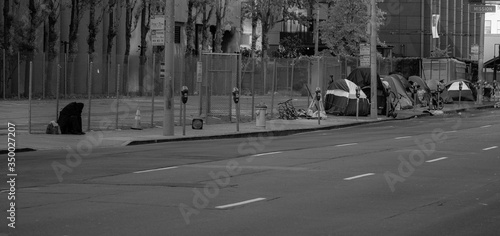 Canvas Print Homeless in San Francisco sheltering in place during the COVID-19 pandemic