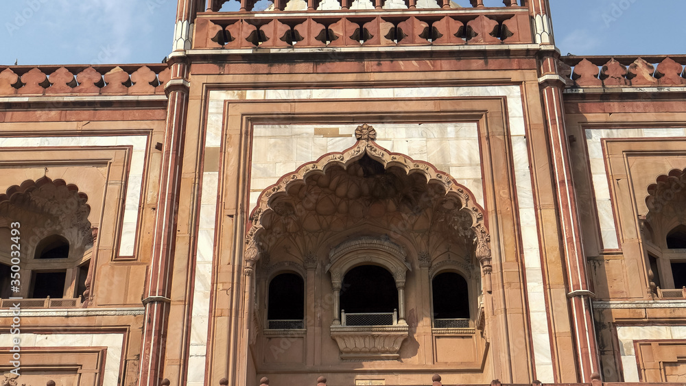 Φωτογραφία close shot of the front of safdarjung's tomb in delhi