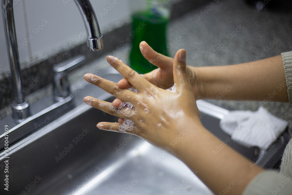 Obraz premium Hand washing lavado de manos