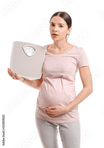 Young pregnant woman with m...