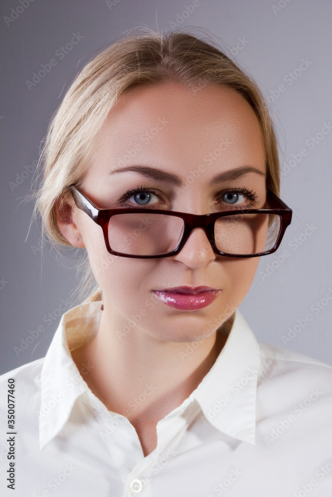 Portrait of a young business woman