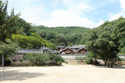 Fototapeta Naklejka Na Ścianę i Meble -  View of Korean traditional village. Dosanseowon, Andong, Gyeongsangbuk-do