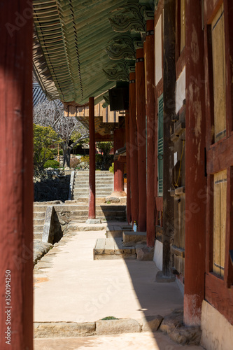 Traditional Korean temple scenery © YOUSUK
