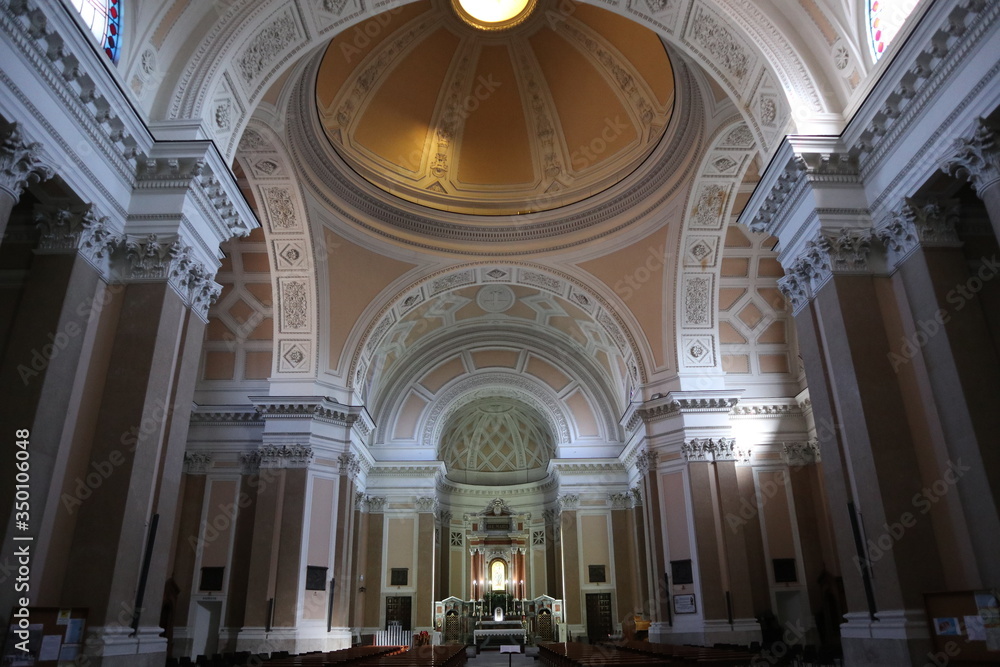 Benevento - Interno della Basilica della Madonna delle Grazie