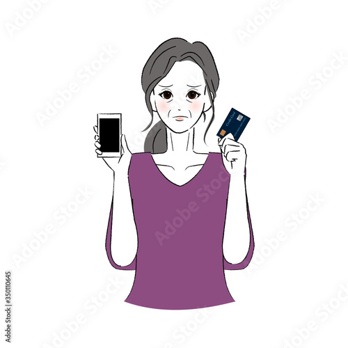 困り顔のスマホとキャッシュカードを持つシニア女性