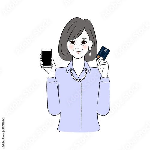 困り顔のスマホとキャッシュカードを持つシニア女性