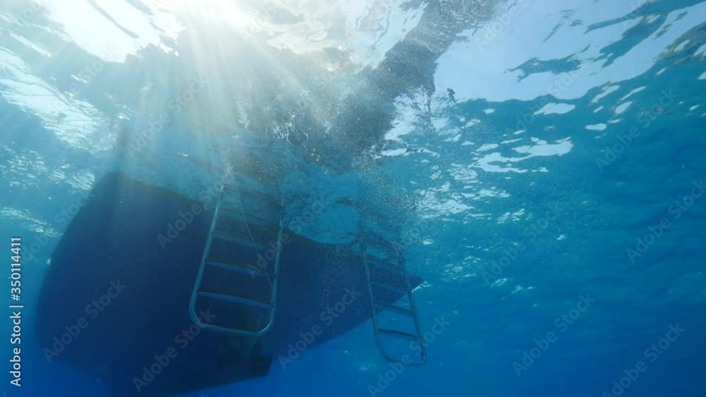 boat underwater scuba diver jumps into water ocean scenery Stock ビデオ Adobe Stock