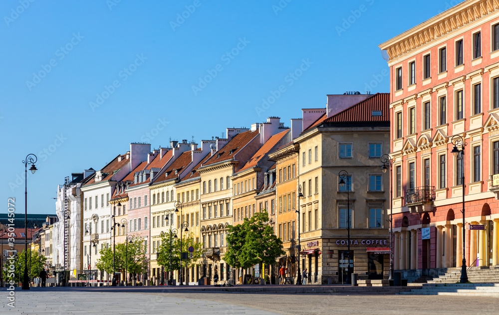 Obraz premium Panoramic view of Krakowskie Przedmiescie street with historic tenement houses in Starowka Old Town quarter of Warsaw, Poland