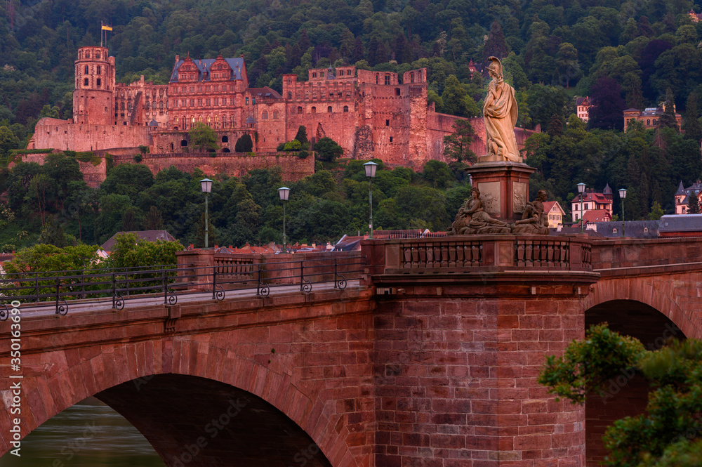 Fototapeta premium Alte Brücke mit Heidelberger Schloss
