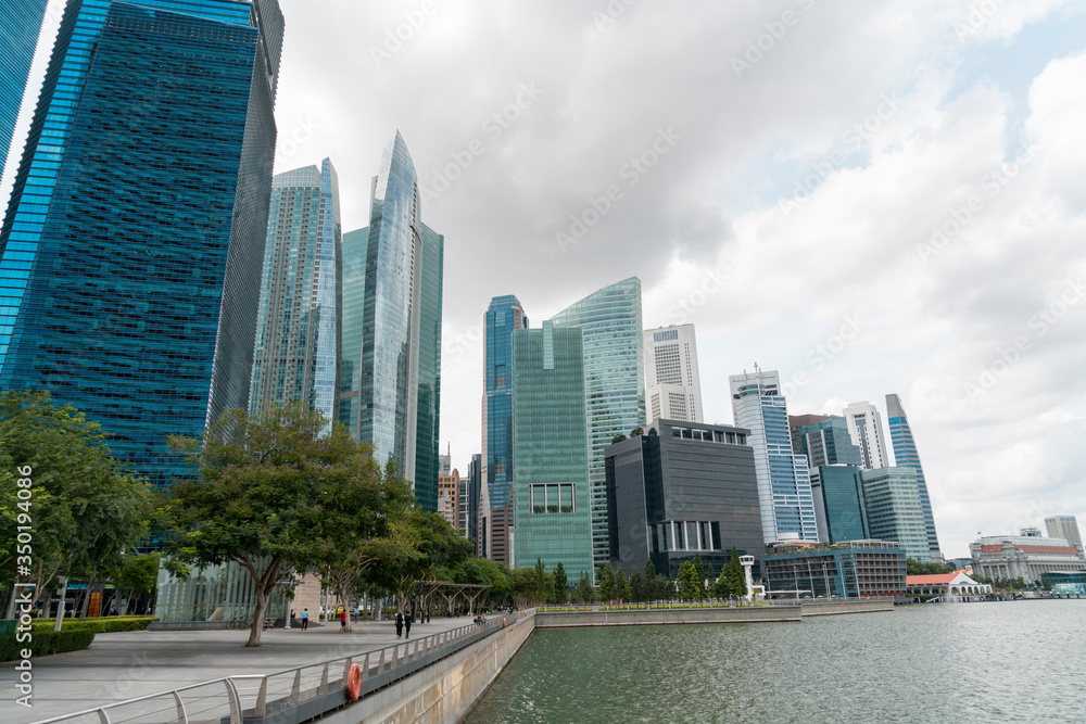 Obraz premium Picturesque panoramic view of Singapore city at day time. Financial and trading center hub in Asia region. Concept of success. Modern buildings in high-tech world.