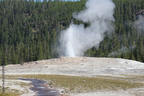 Geyser dans le parc de Yellowstone, Etats-Unis