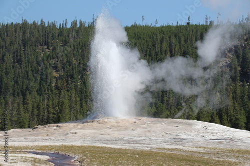 Geyser dans le parc de Yellowstone, Etats-Unis