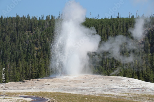 Geyser dans le parc de Yellowstone, Etats-Unis