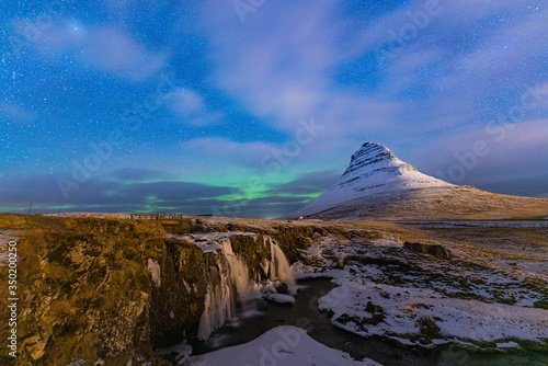 キルキュフェトル山　冬　オーロラ