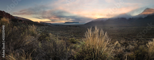 Fotografie Wide angle panoramic view over the plains of the karoo just outside touwsrivier
