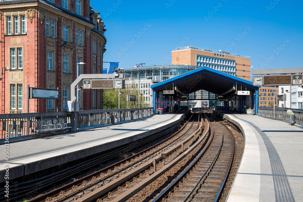Fototapeta premium U-Bahn Haltestelle Rödigsmarkt / Hamburg