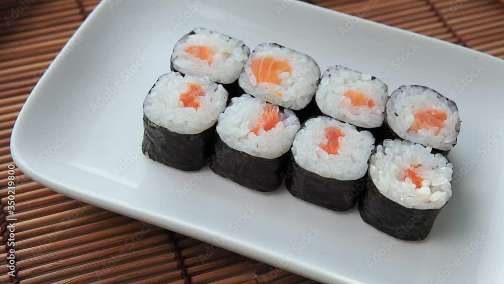 Hosomaki thin rolls, simple rolls, small rolls, with salmon. Hosomaki thin rolls, simple rolls, small rolls, with salmon.