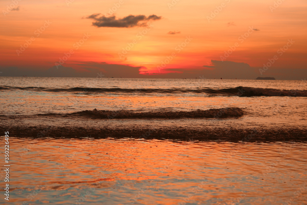 Obraz premium sunset over the sea