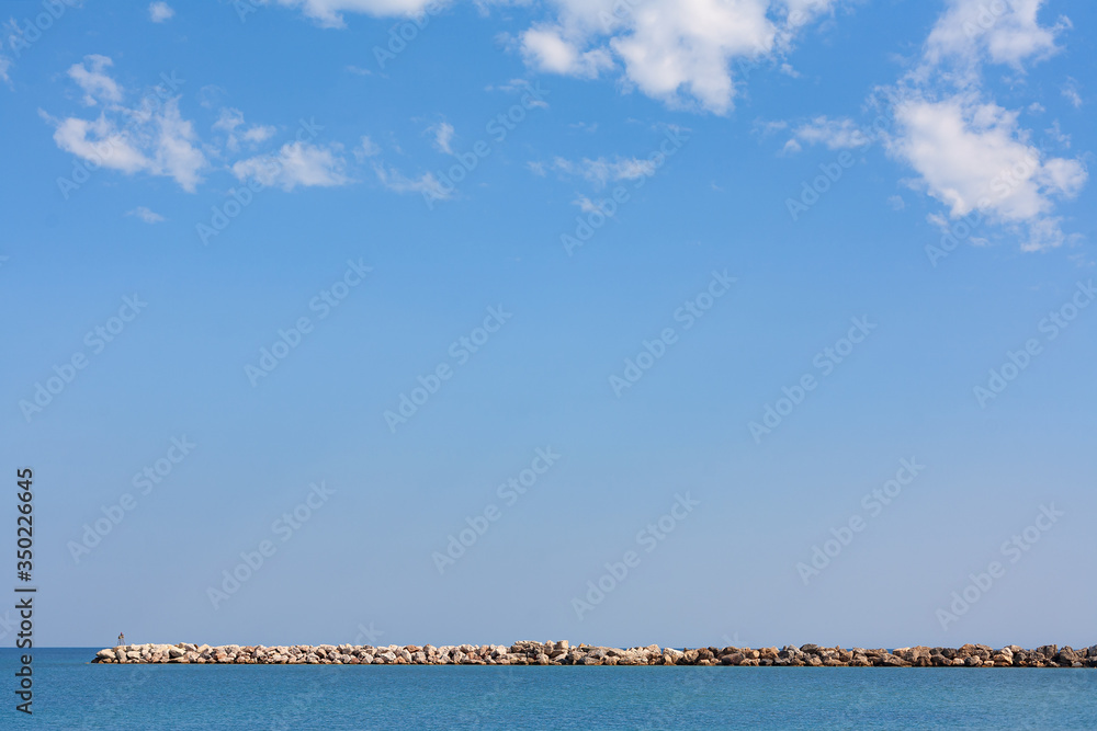 Obraz premium Steinwall an Küste