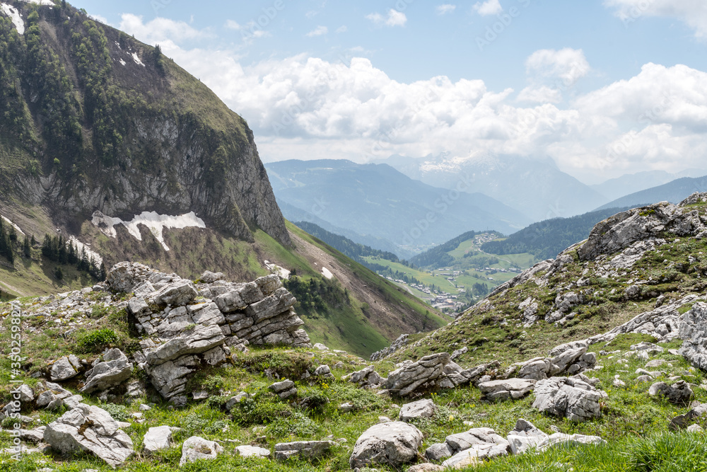 Naklejka premium Le chinaillon vu du col de la colombière